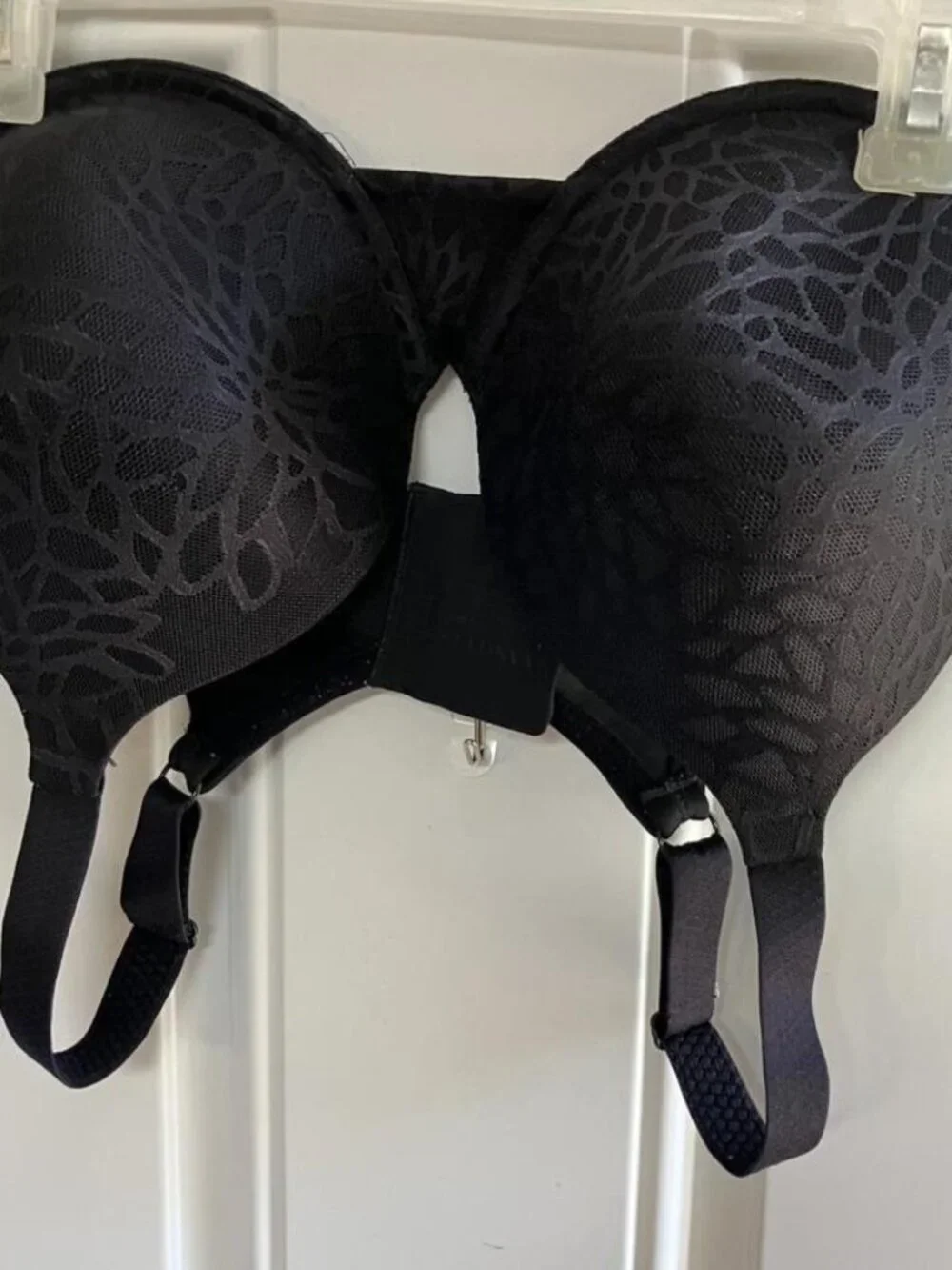 Woman's Vanity Fair Black Bra with wire